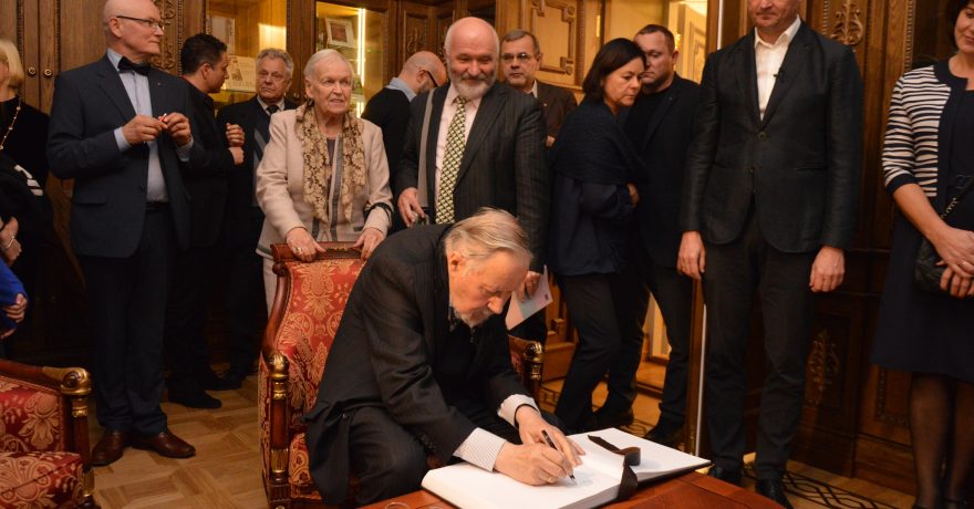 V. Landsbergio knygų kolekcija – naujoje Ilzenbergo dvaro bibliotekoje