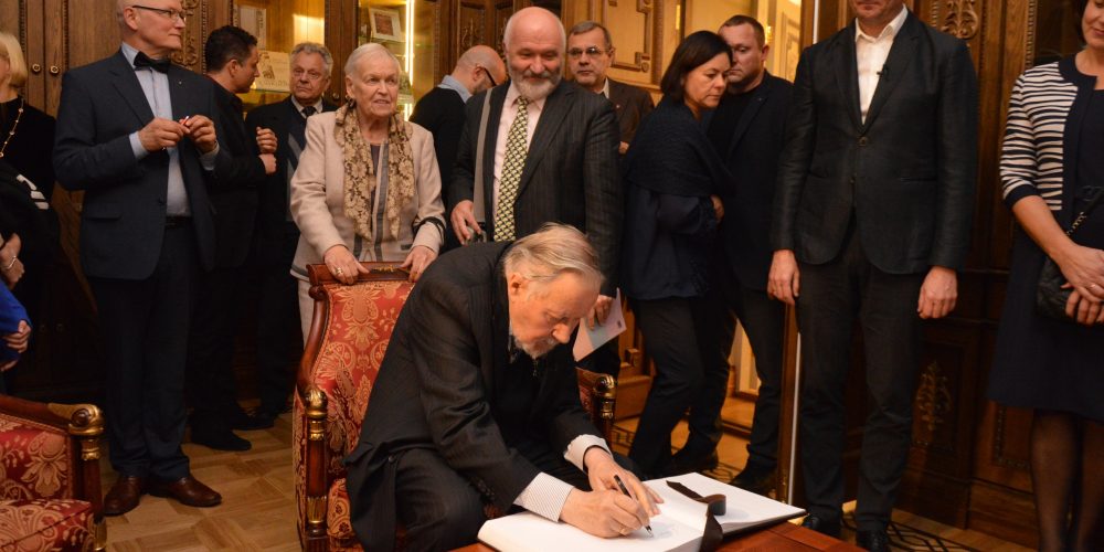 V. Landsbergio knygų kolekcija – naujoje Ilzenbergo dvaro bibliotekoje